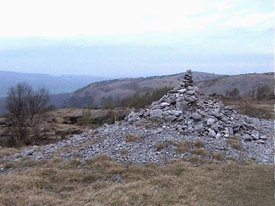 Cairn on the scar with Lord's Seat in the background